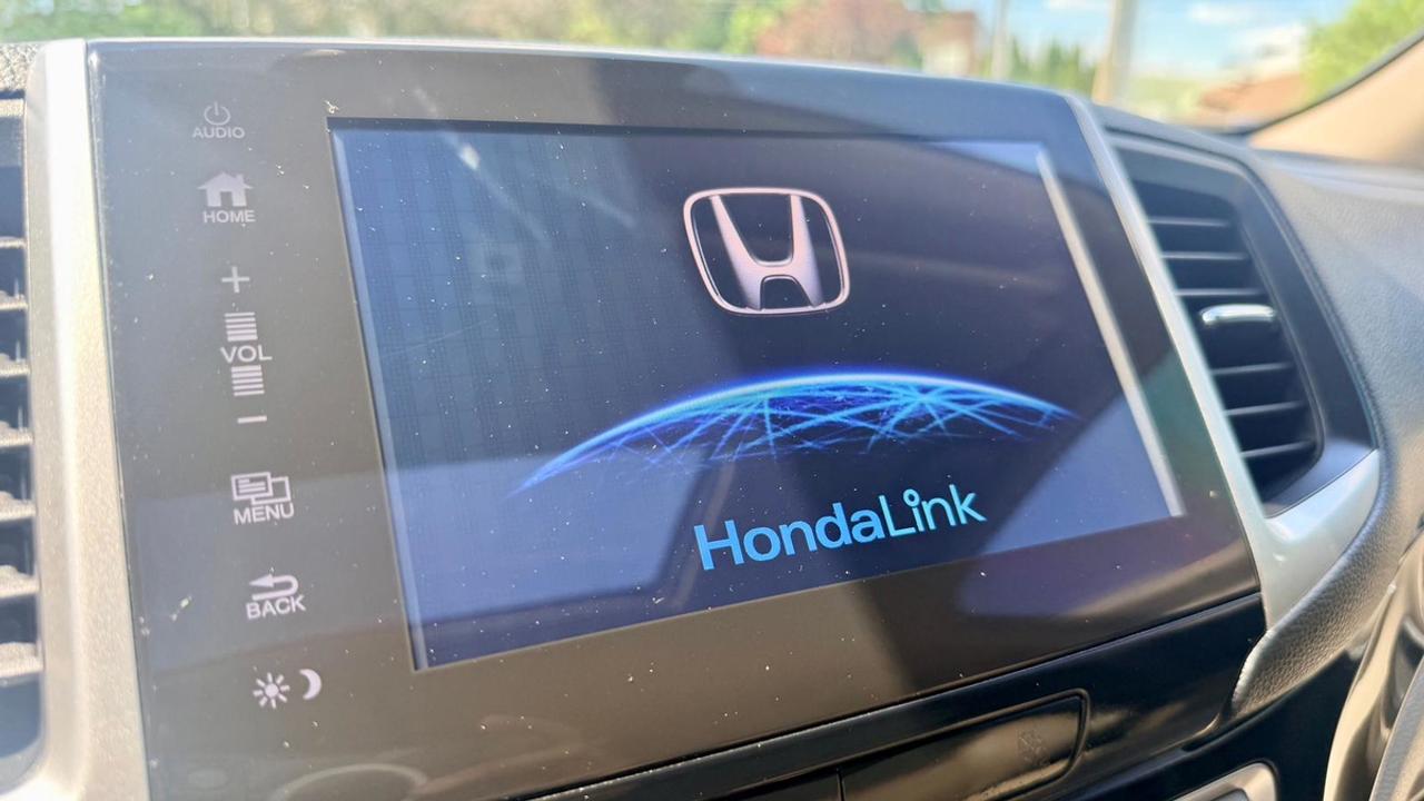 2017 Honda Pilot Touring Photo