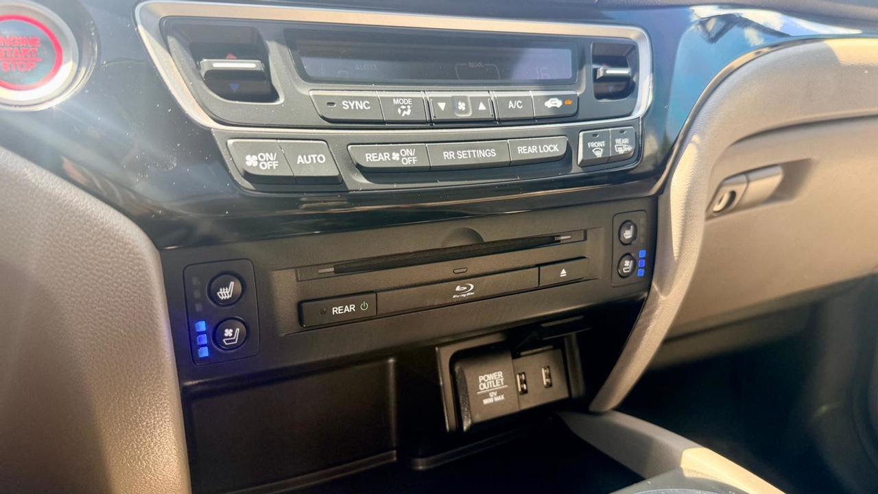2017 Honda Pilot Touring Photo