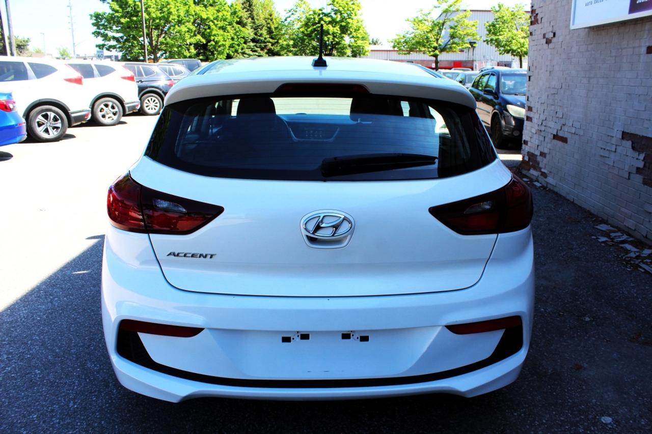 2019 Hyundai Accent SE Photo4