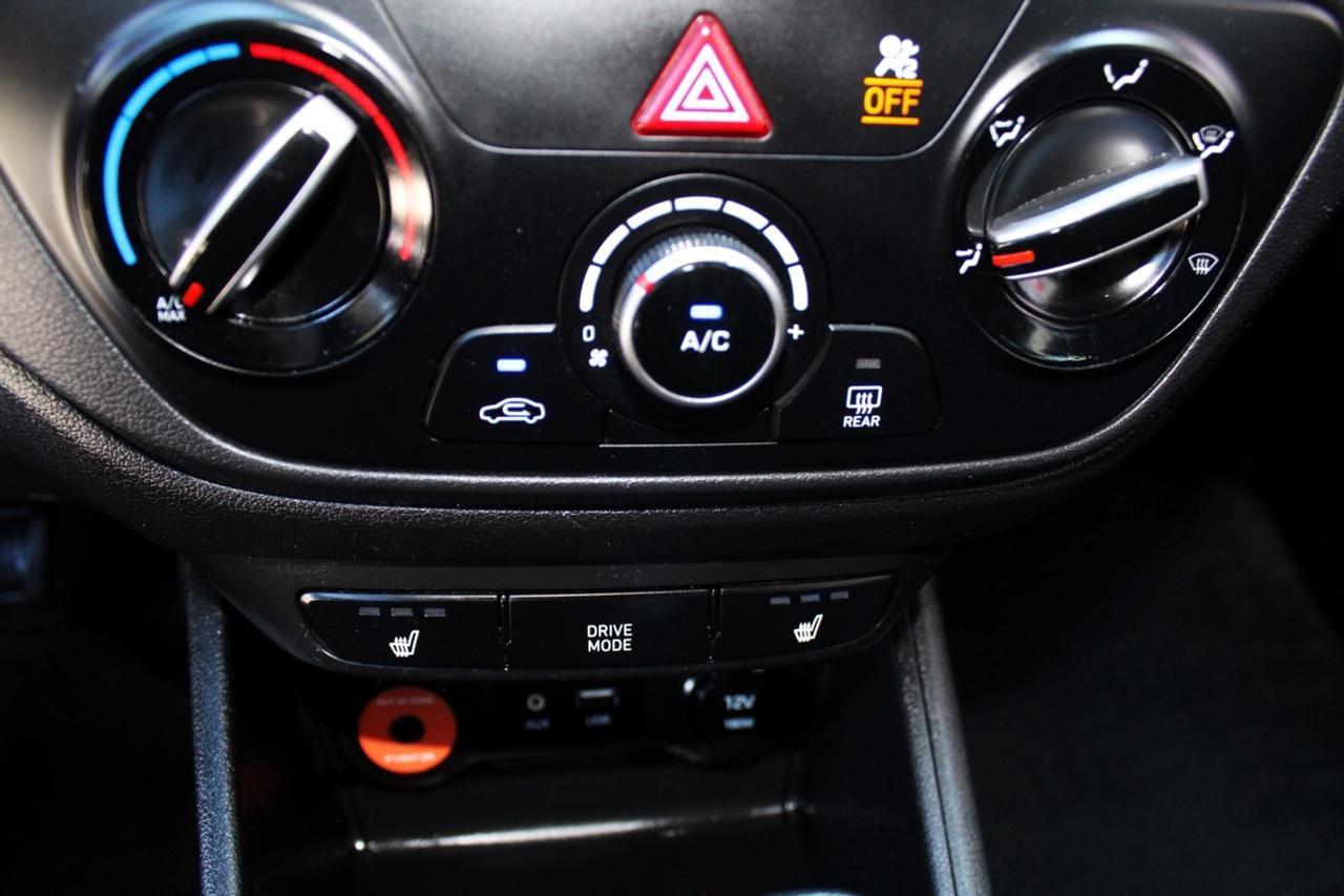 2019 Hyundai Accent SE Photo