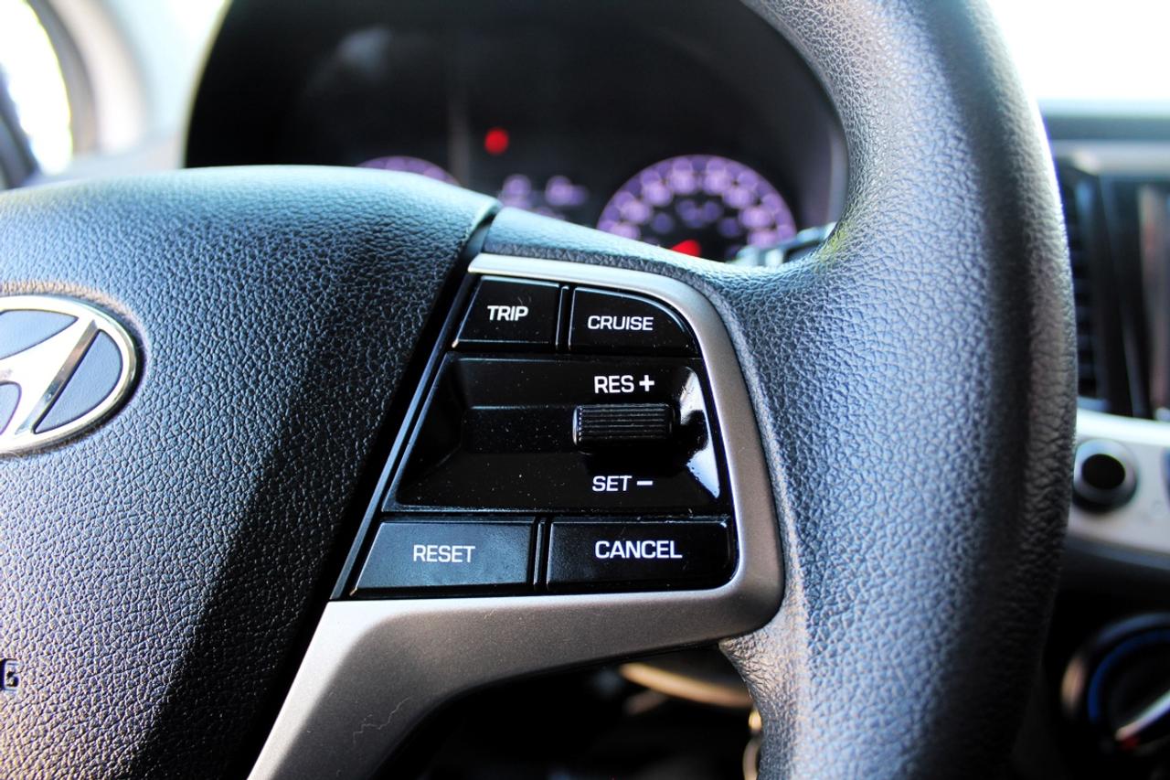 2019 Hyundai Accent SE Photo