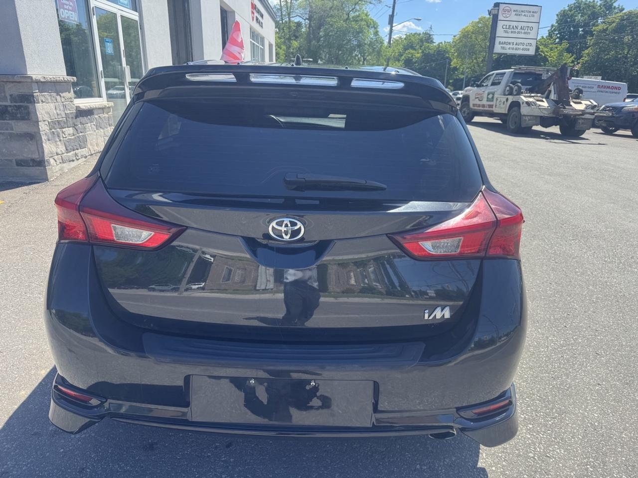 2017 Toyota Corolla iM  Photo3