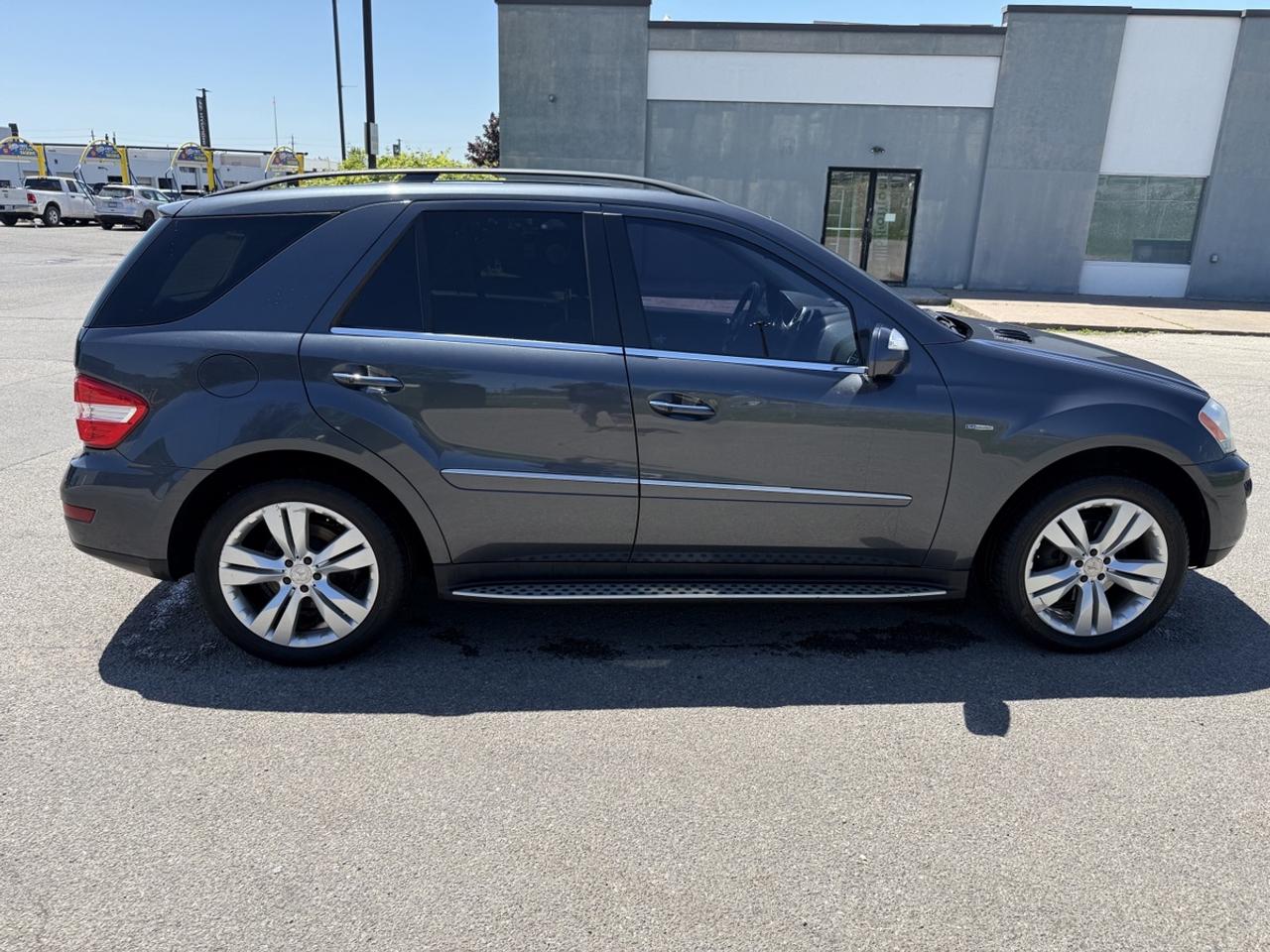 2010 Mercedes-Benz M-Class ML350 Photo2
