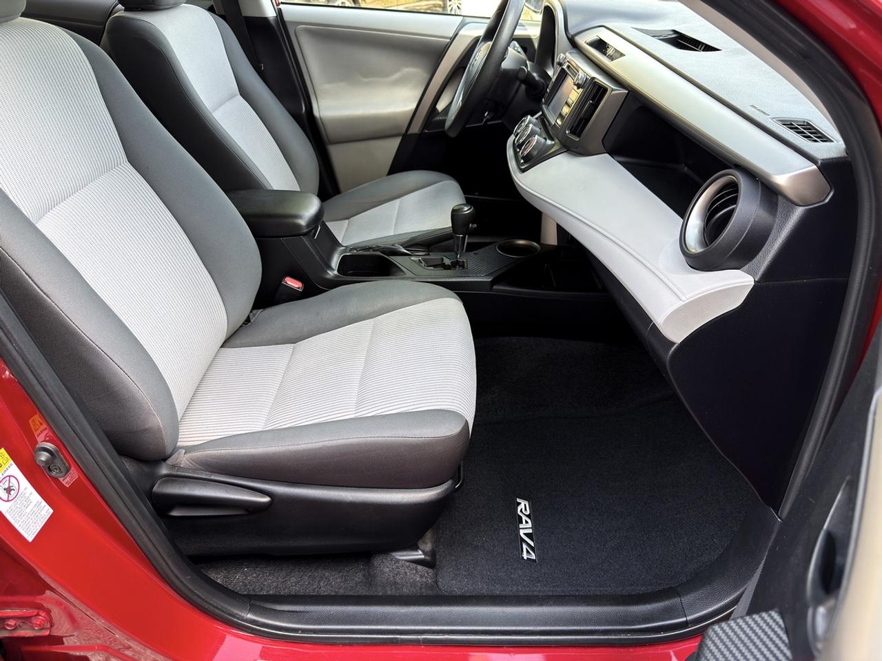 2013 Toyota RAV4 LE Photo