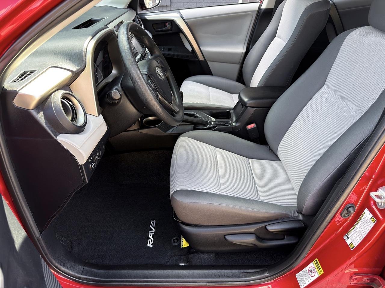 2013 Toyota RAV4 LE Photo