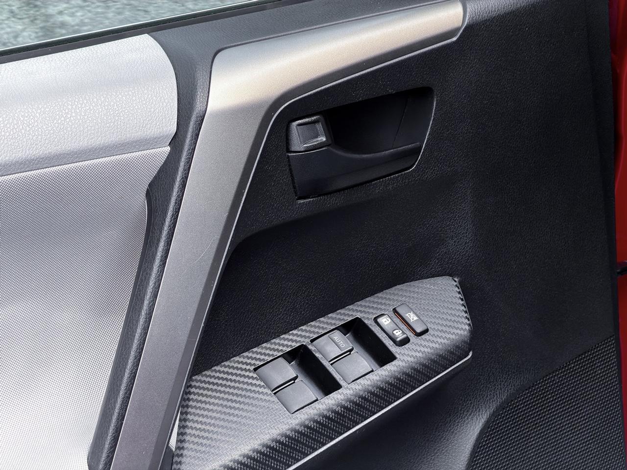 2013 Toyota RAV4 LE Photo