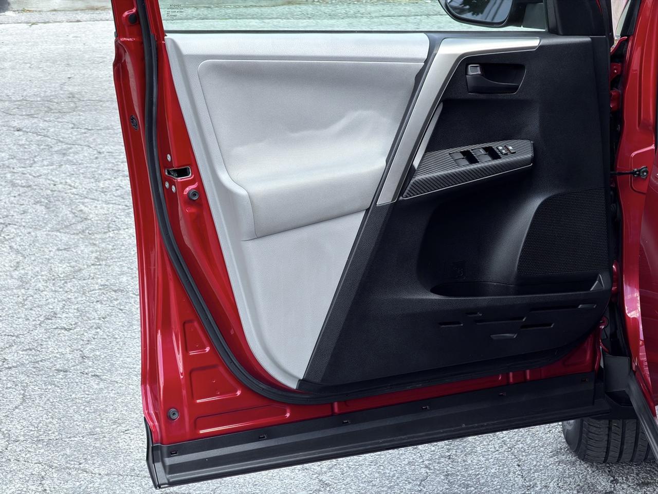 2013 Toyota RAV4 LE Photo