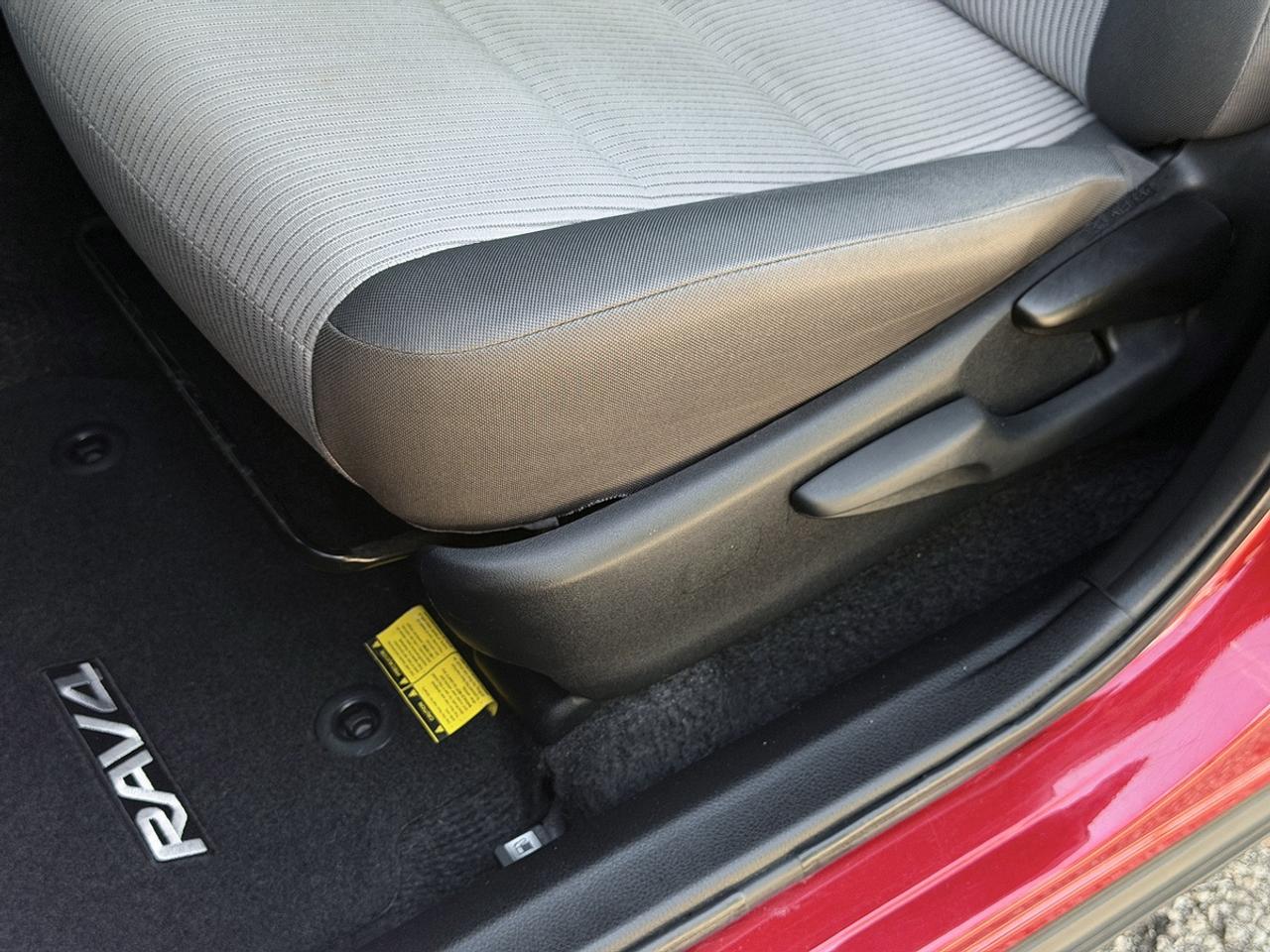 2013 Toyota RAV4 LE Photo