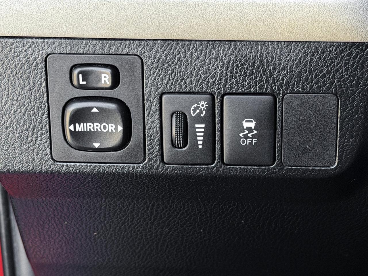 2013 Toyota RAV4 LE Photo