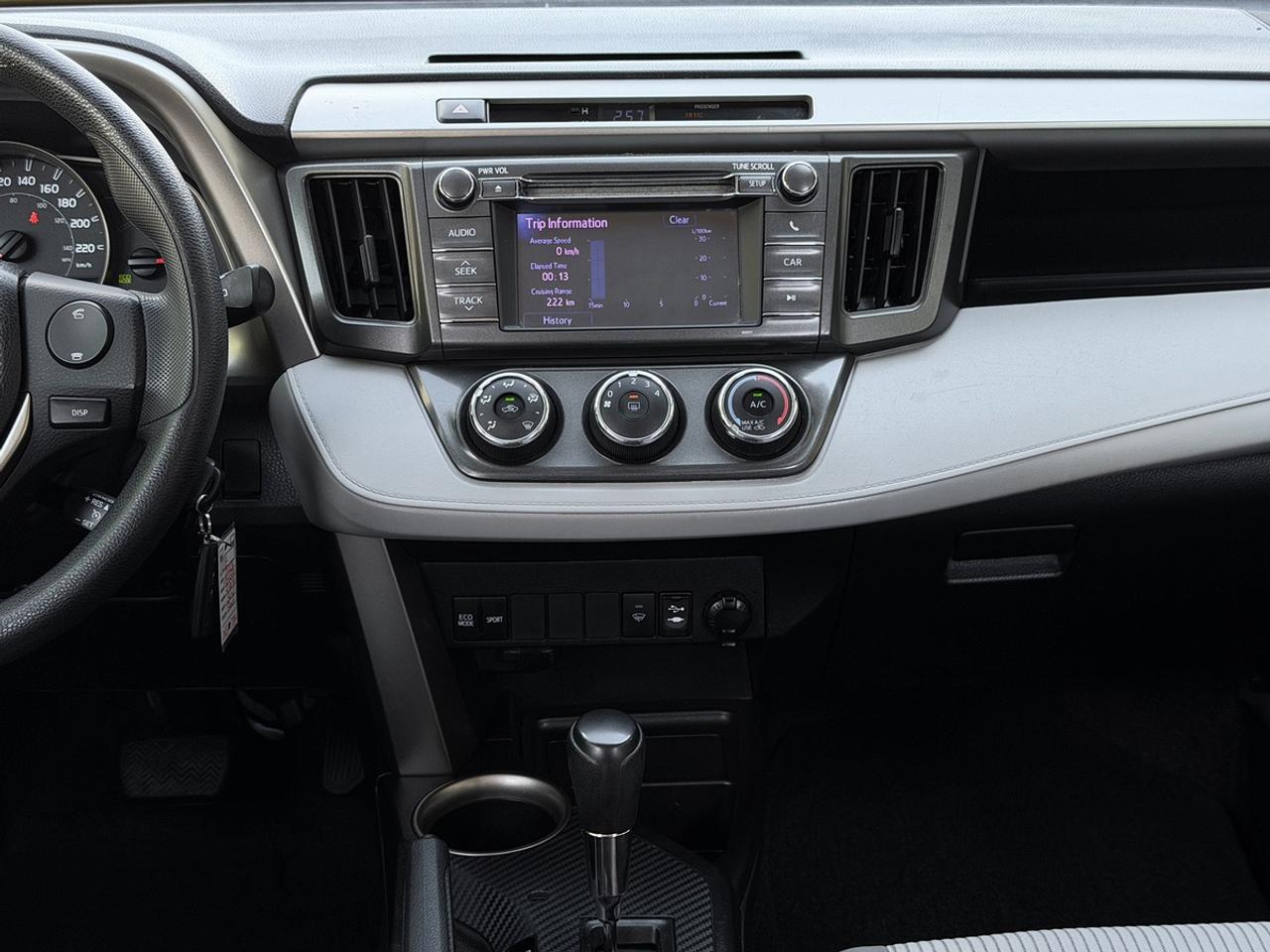 2013 Toyota RAV4 LE Photo