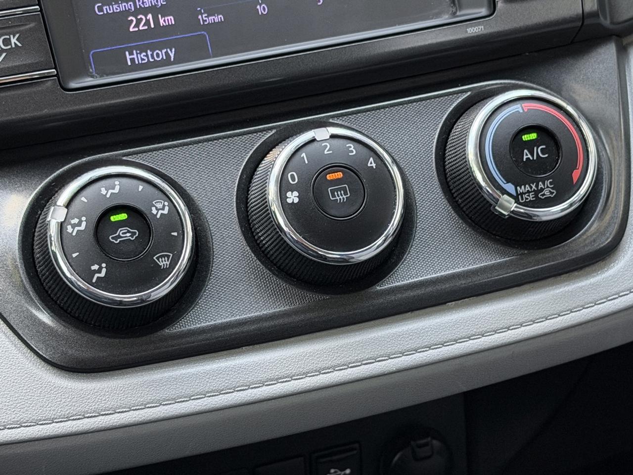 2013 Toyota RAV4 LE Photo