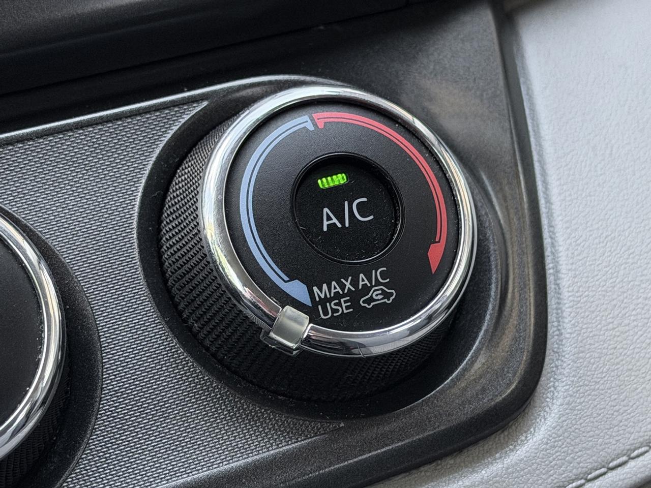 2013 Toyota RAV4 LE Photo