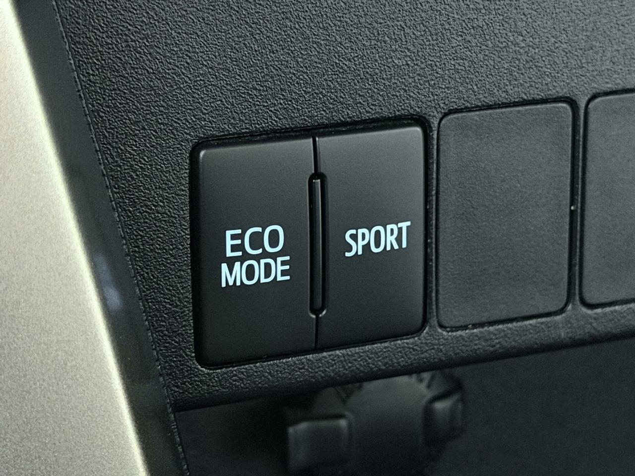 2013 Toyota RAV4 LE Photo