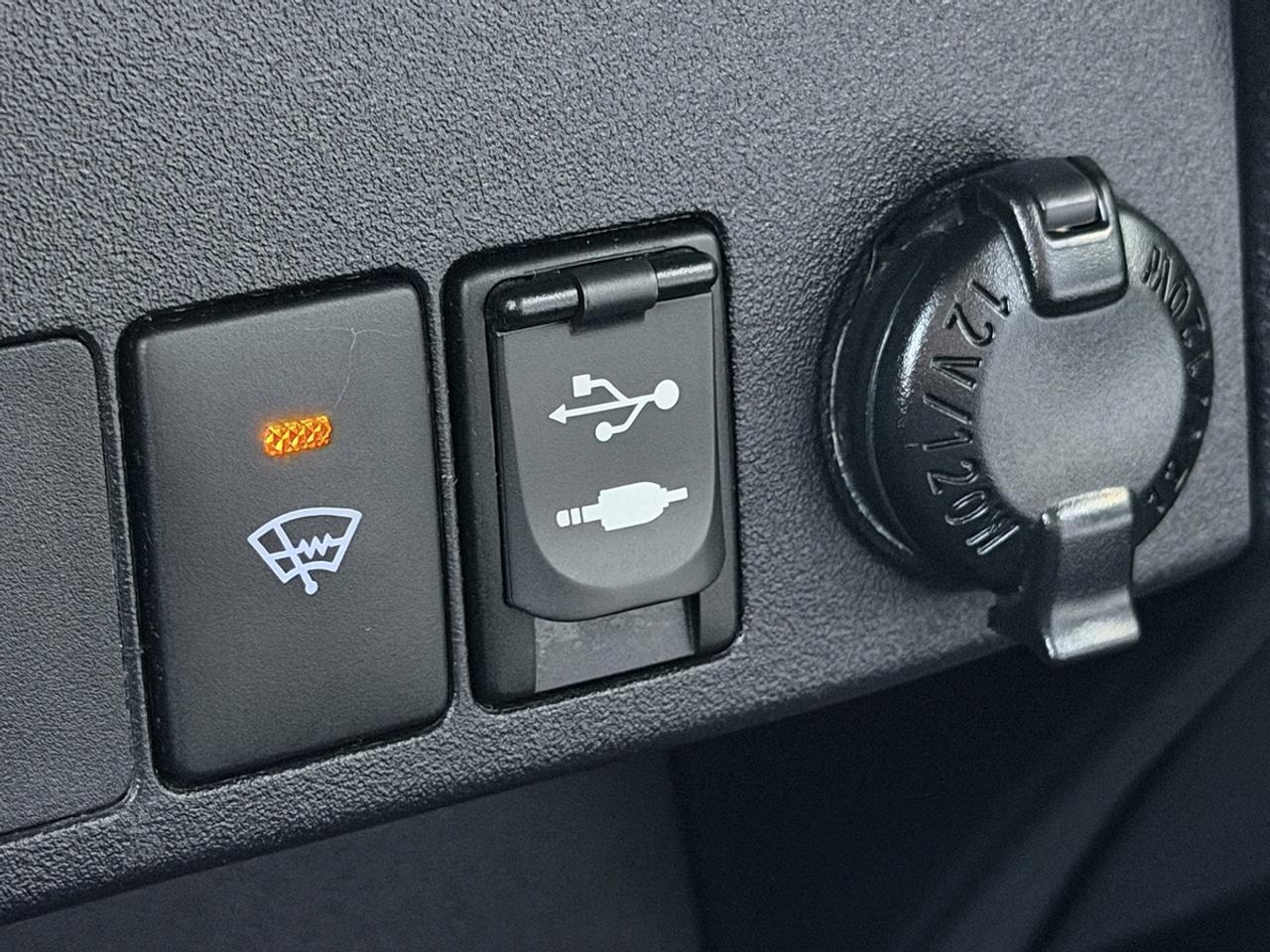 2013 Toyota RAV4 LE Photo