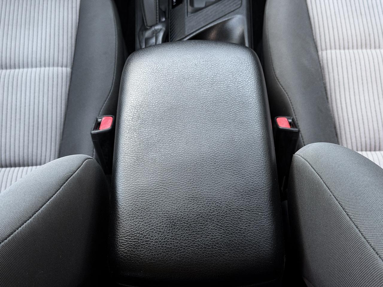 2013 Toyota RAV4 LE Photo