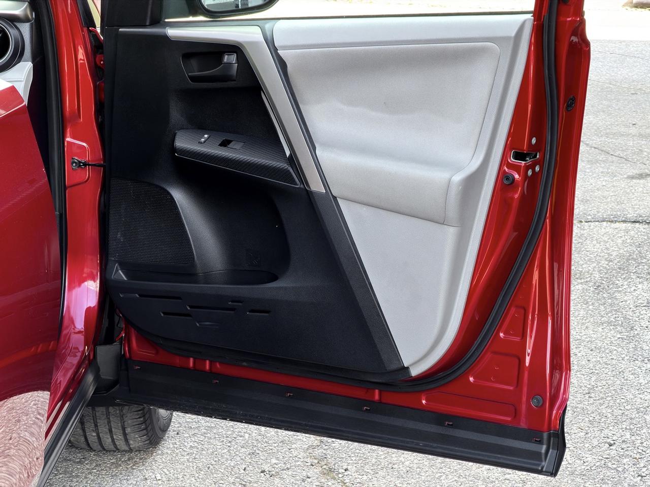 2013 Toyota RAV4 LE Photo