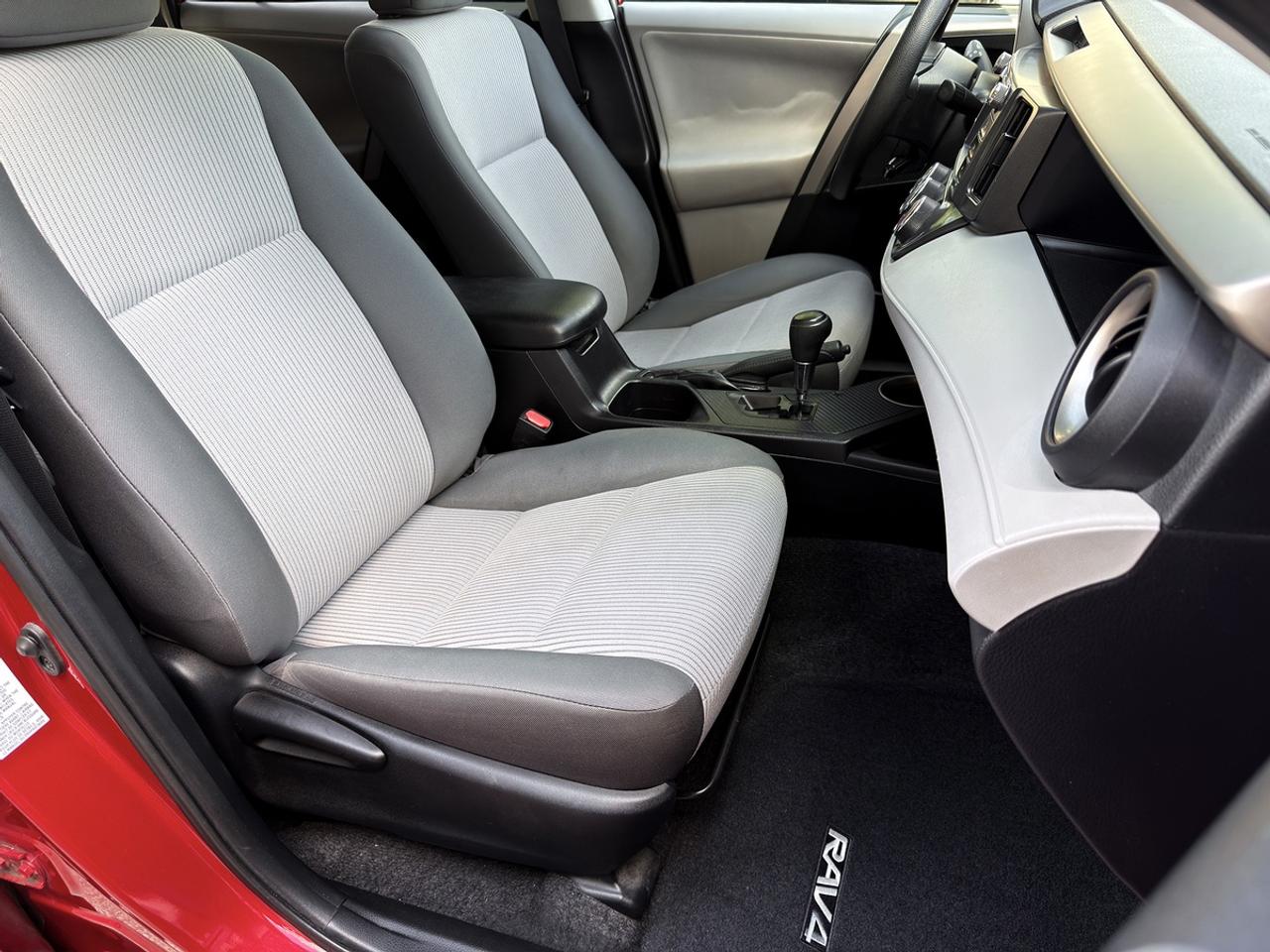 2013 Toyota RAV4 LE Photo
