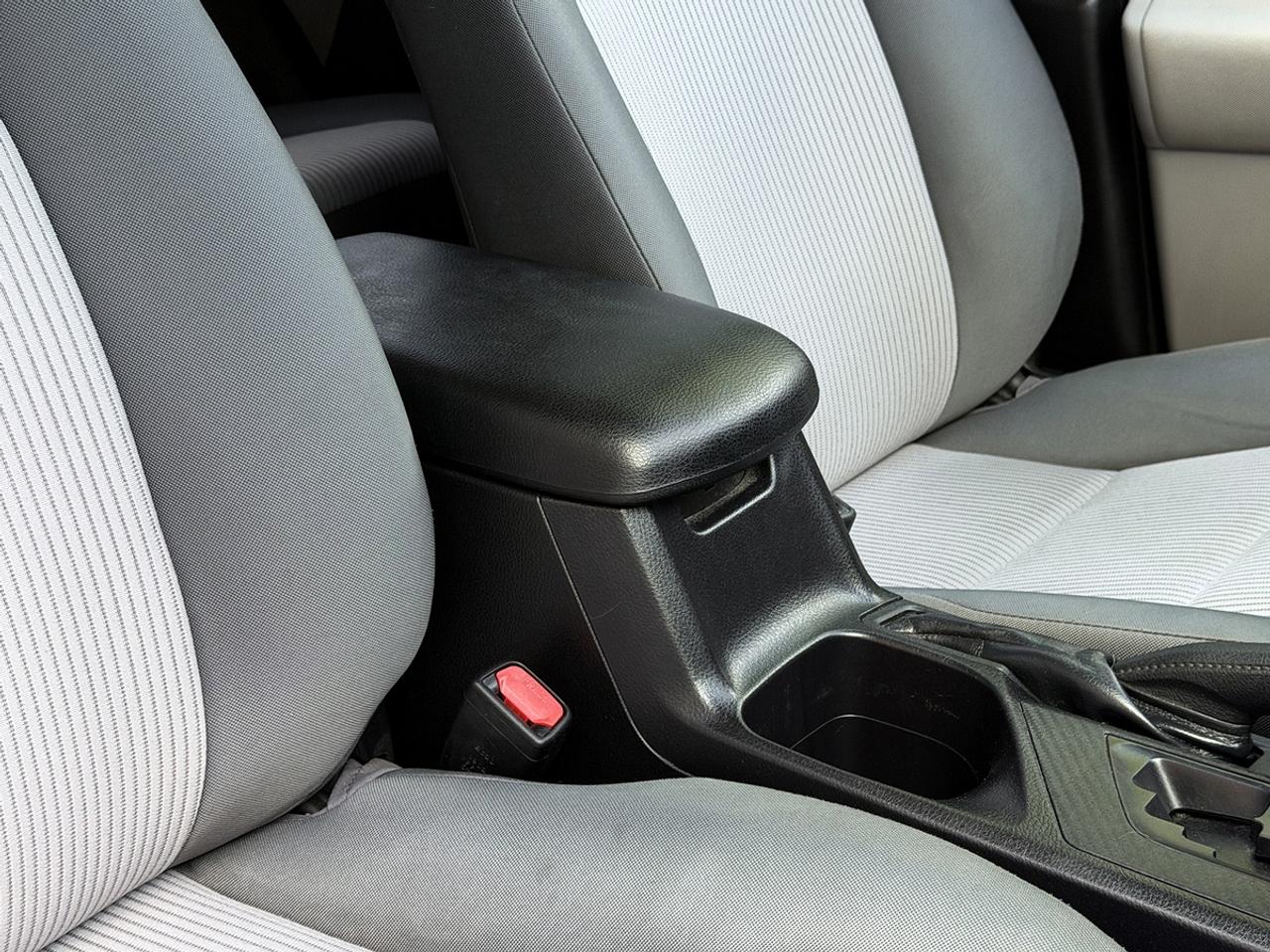 2013 Toyota RAV4 LE Photo