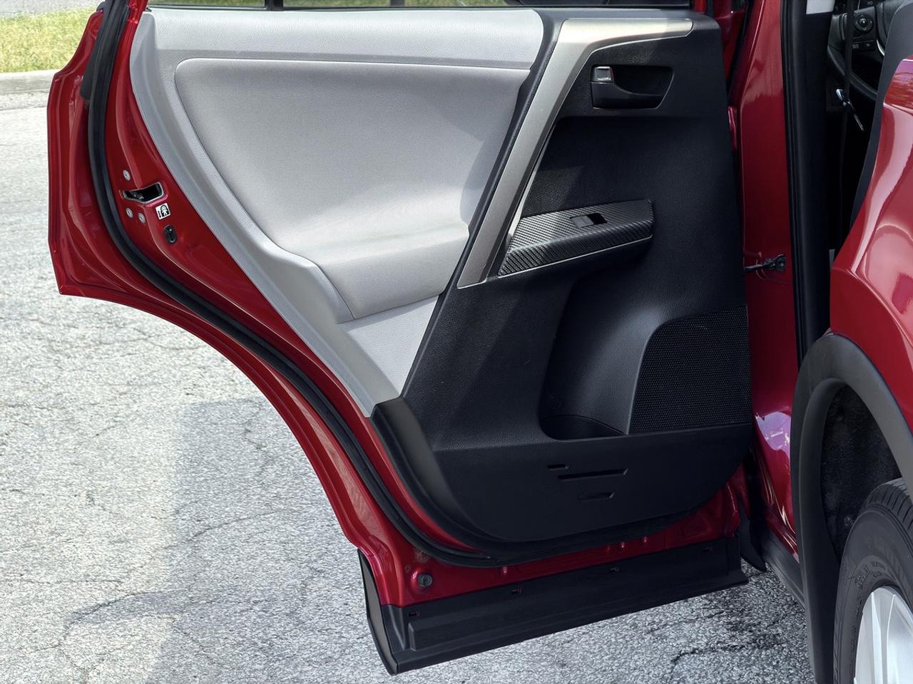 2013 Toyota RAV4 LE Photo