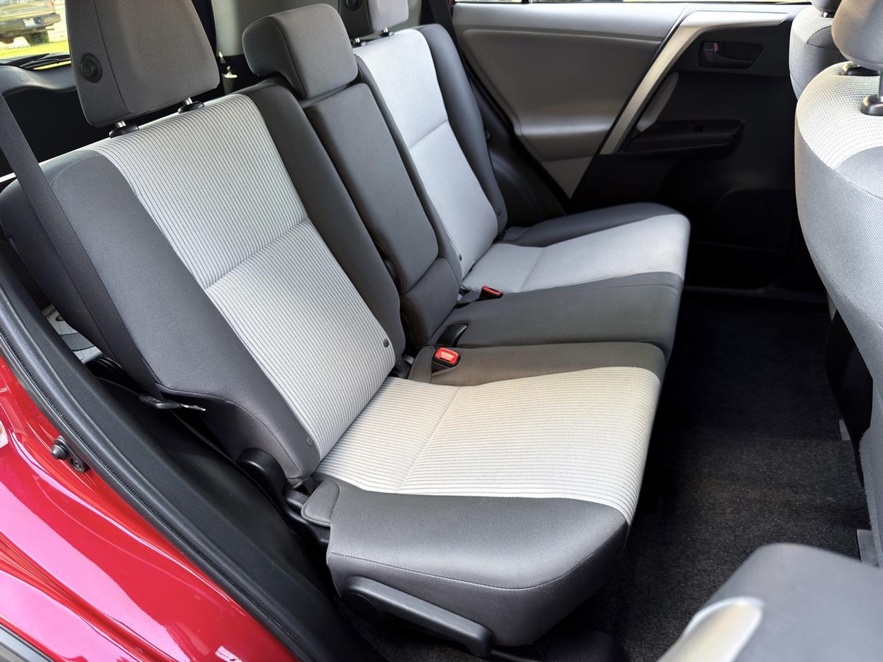 2013 Toyota RAV4 LE Photo