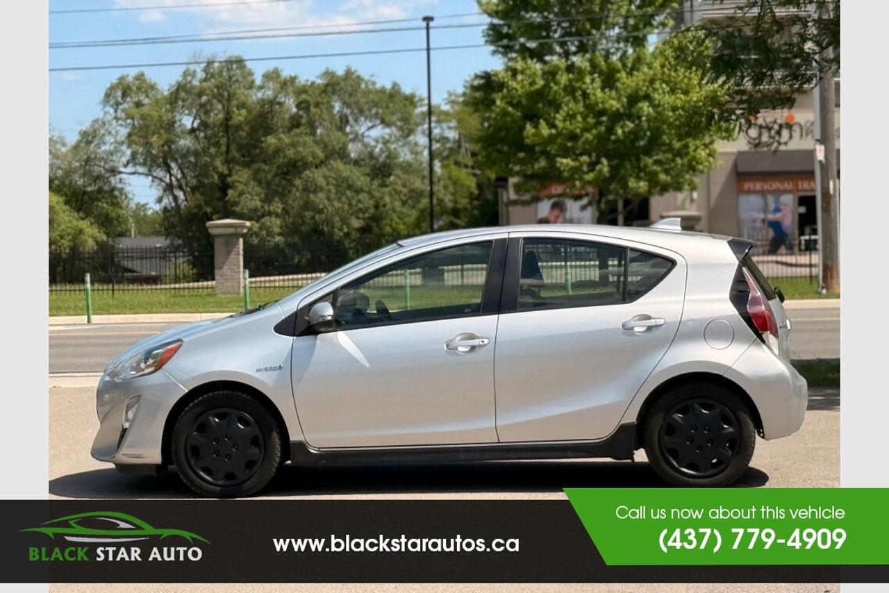 2017 Toyota Prius c Four Photo