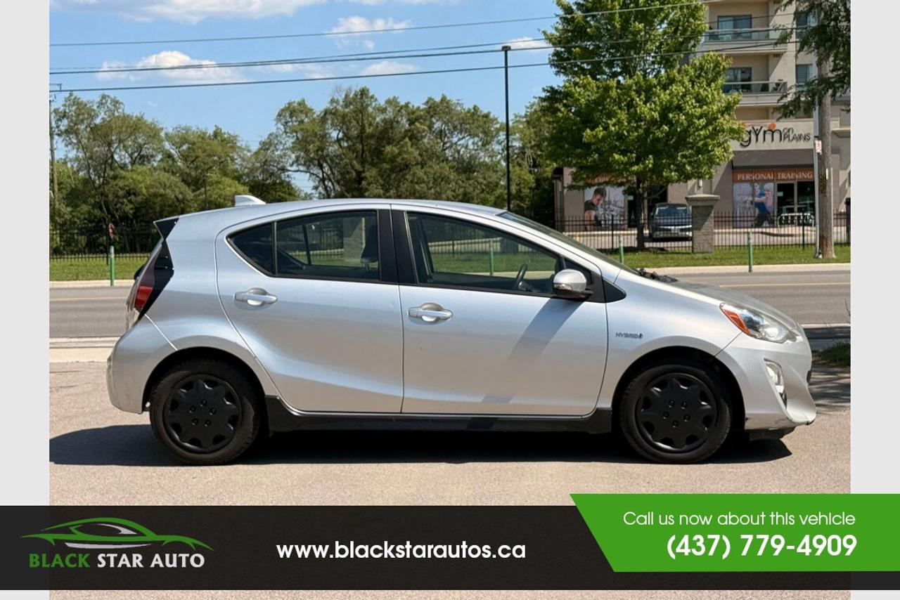 2017 Toyota Prius c Four Photo