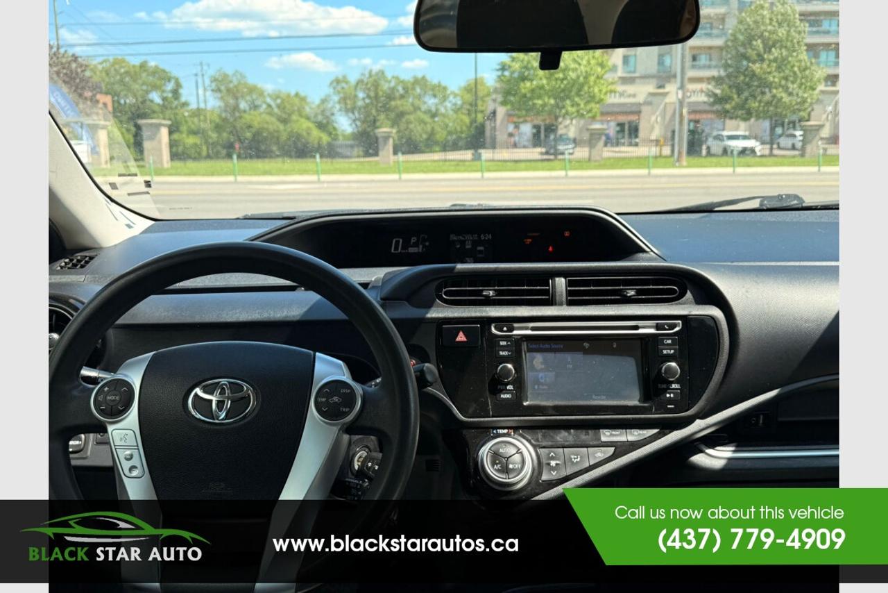 2017 Toyota Prius c Four Photo