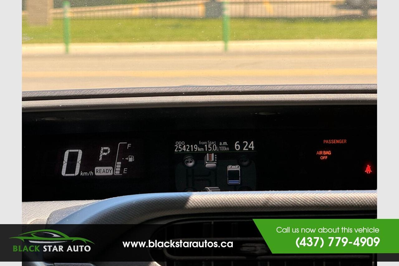 2017 Toyota Prius c Four Photo