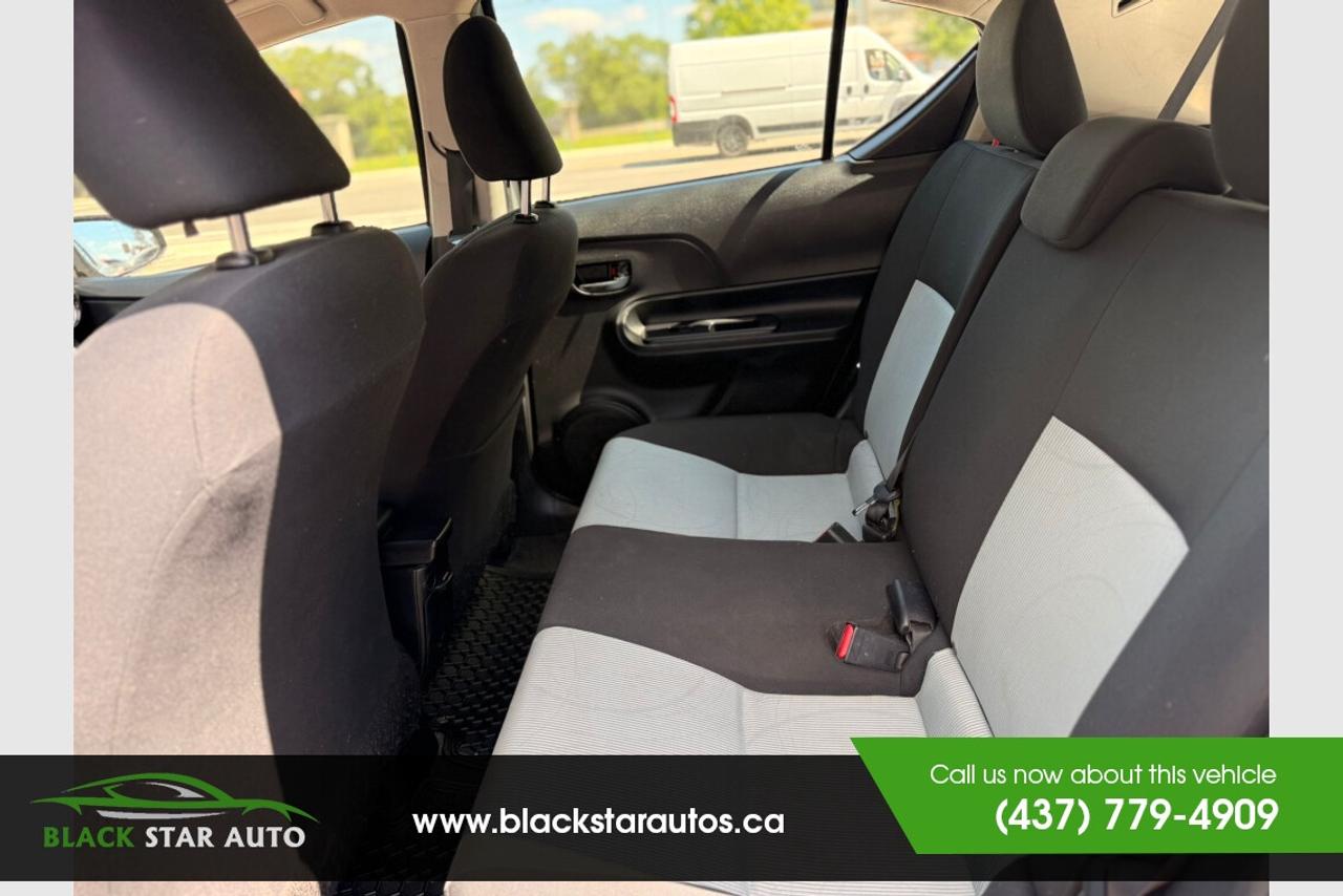 2017 Toyota Prius c Four Photo
