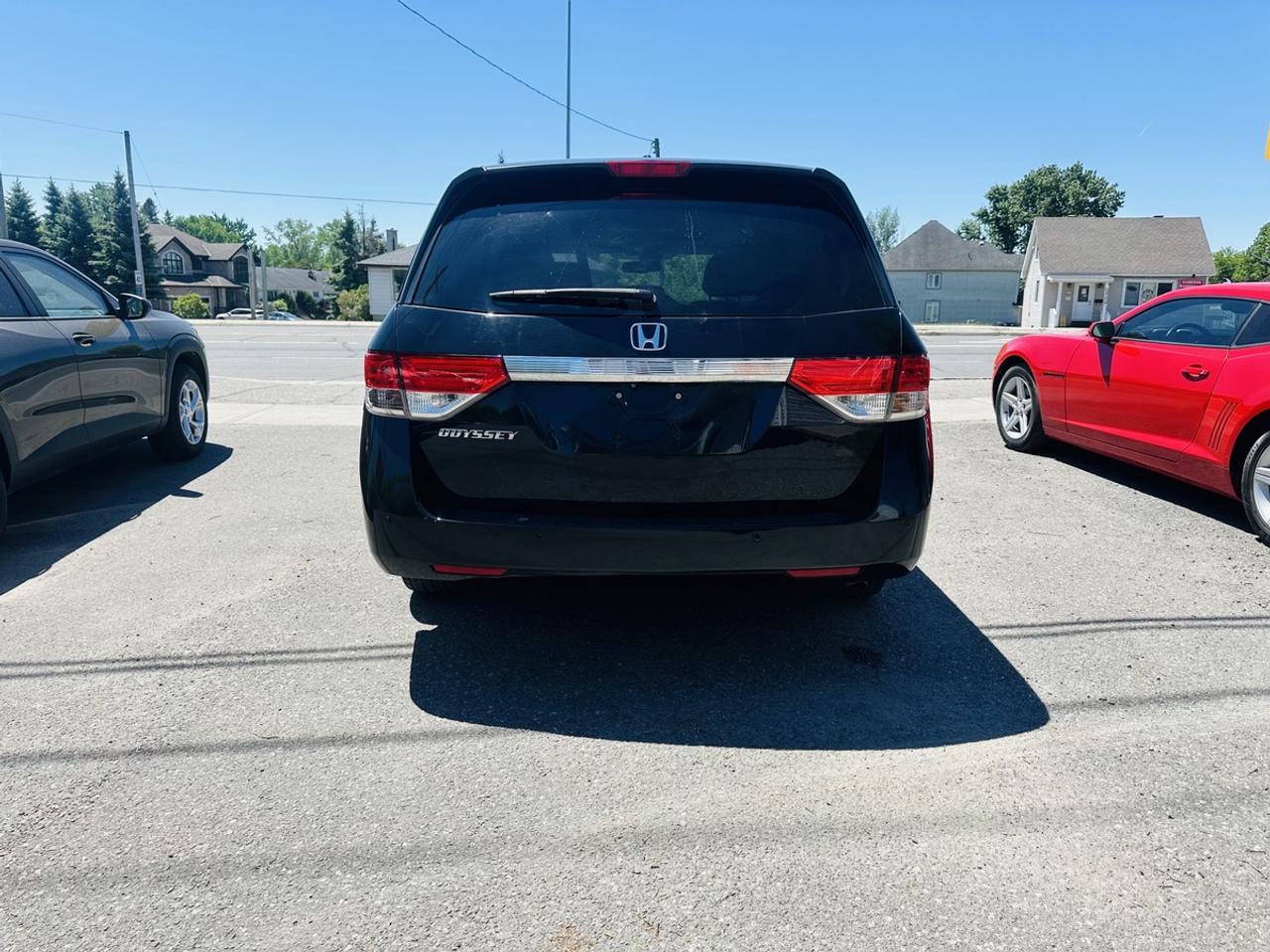 2015 Honda Odyssey EX L Photo3