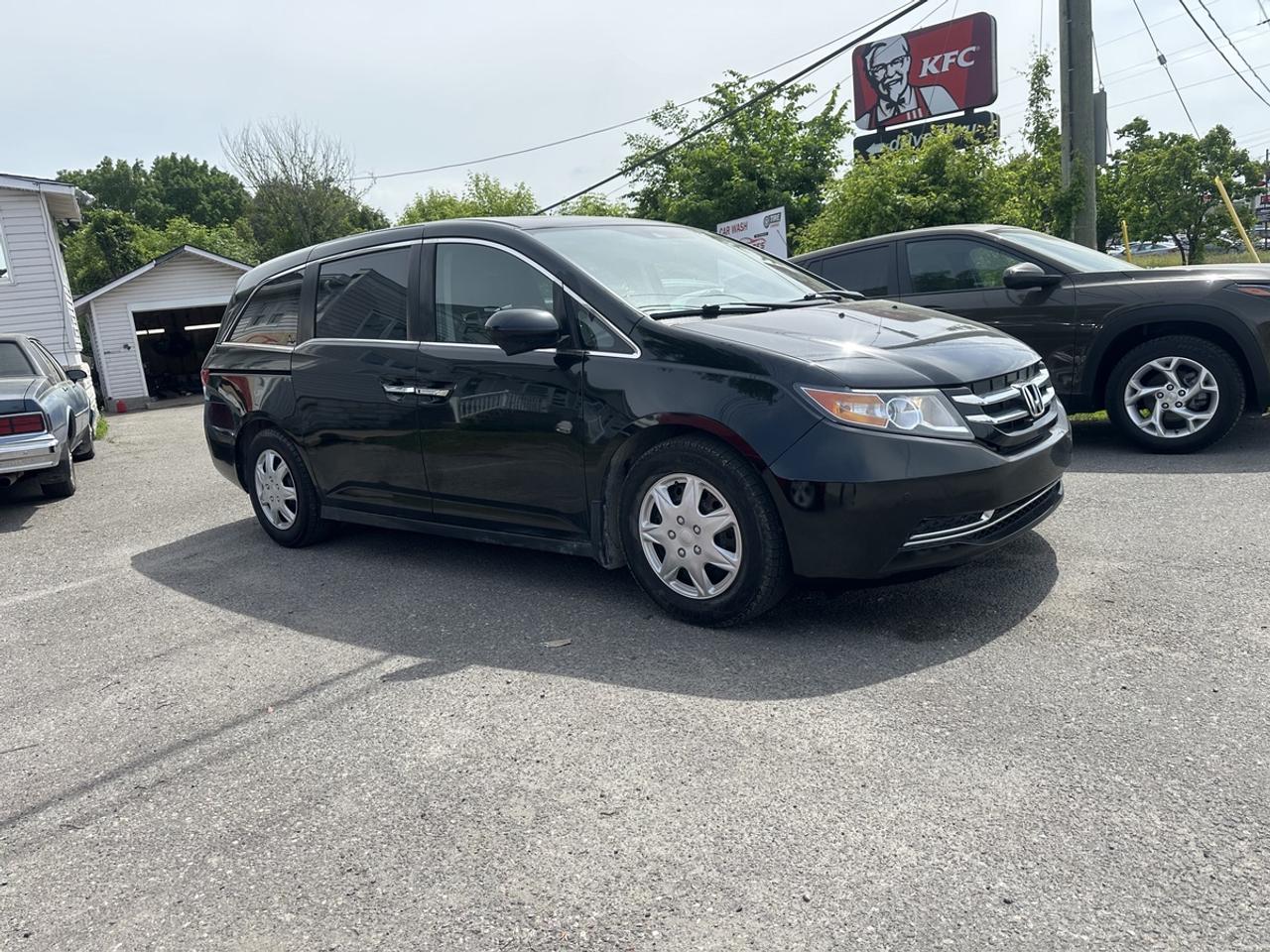 2015 Honda Odyssey EX L Photo2