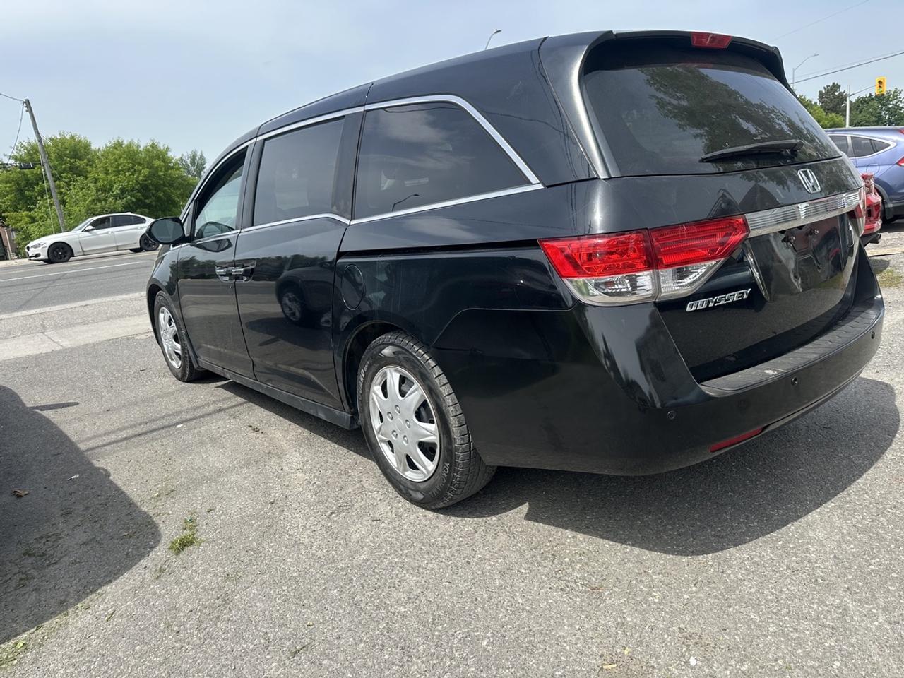 2015 Honda Odyssey EX L Photo4