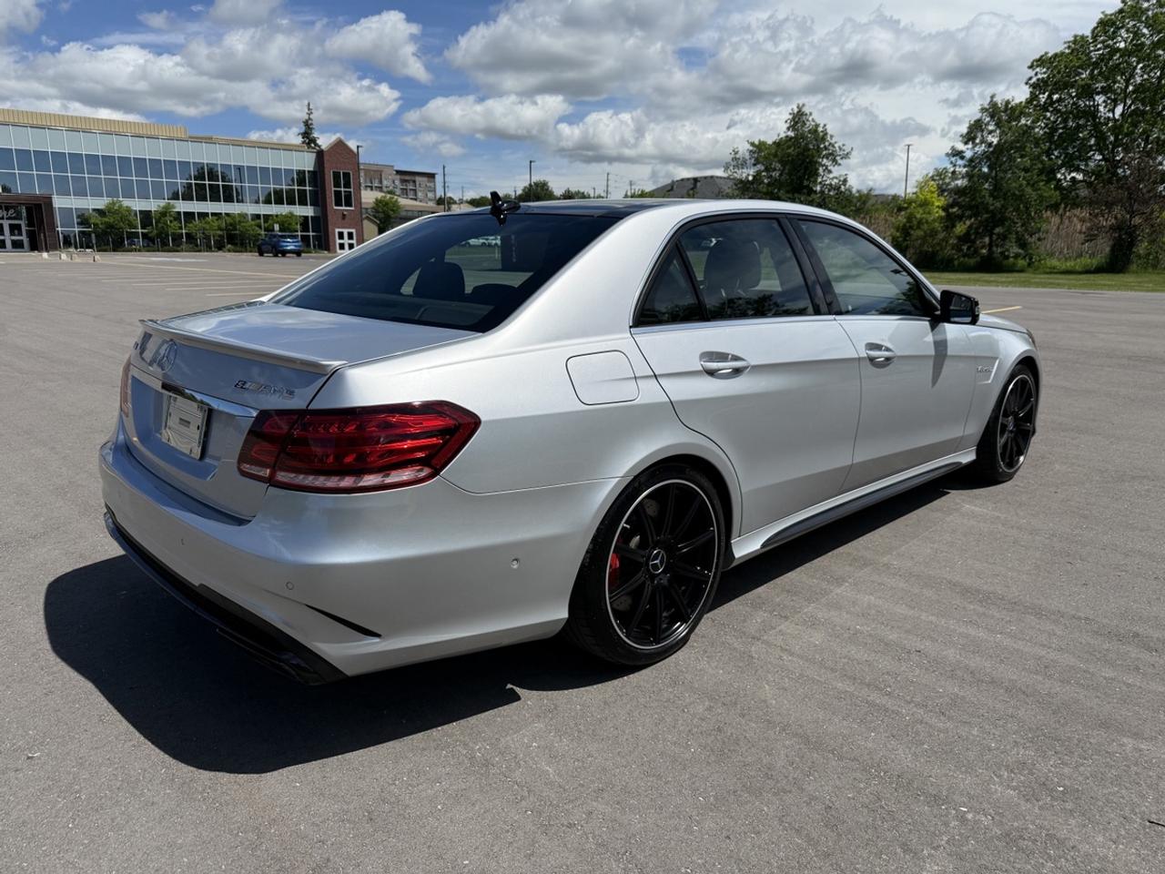 2014 Mercedes-Benz E-Class E63S AMG Photo4