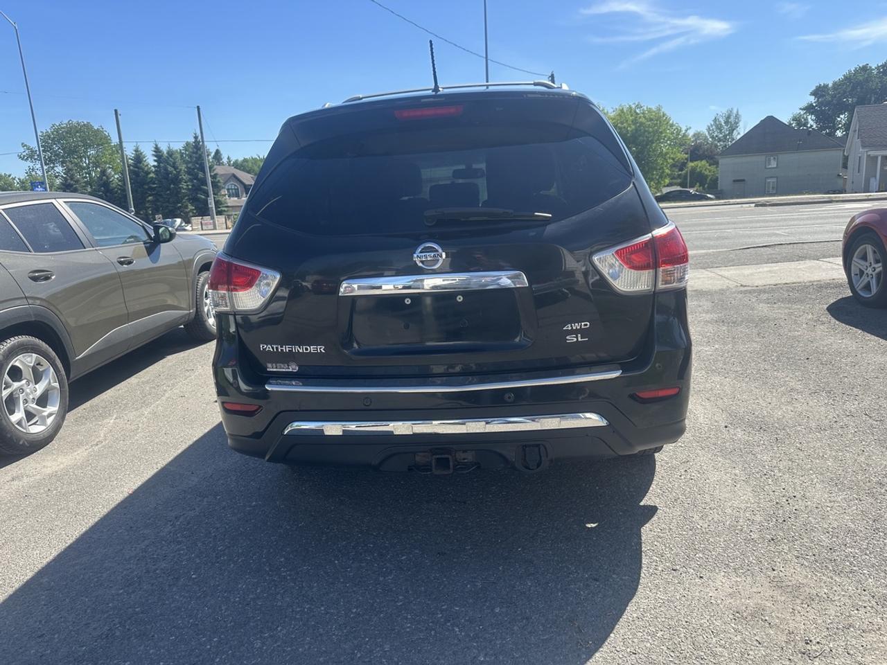 2016 Nissan Pathfinder SL Photo4