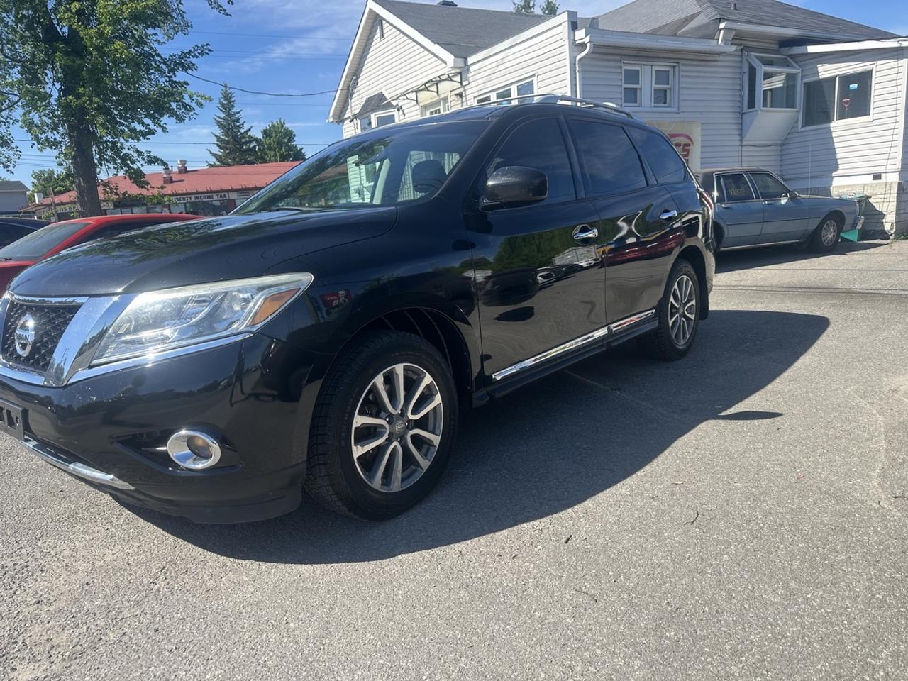 2016 Nissan Pathfinder SL Photo0