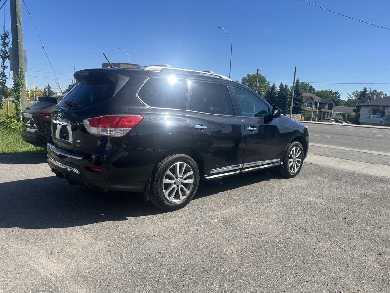 2016 Nissan Pathfinder SL Photo3