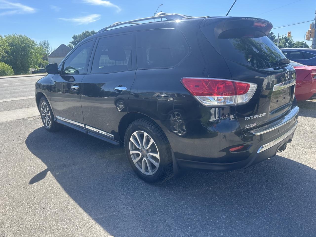 2016 Nissan Pathfinder SL Photo