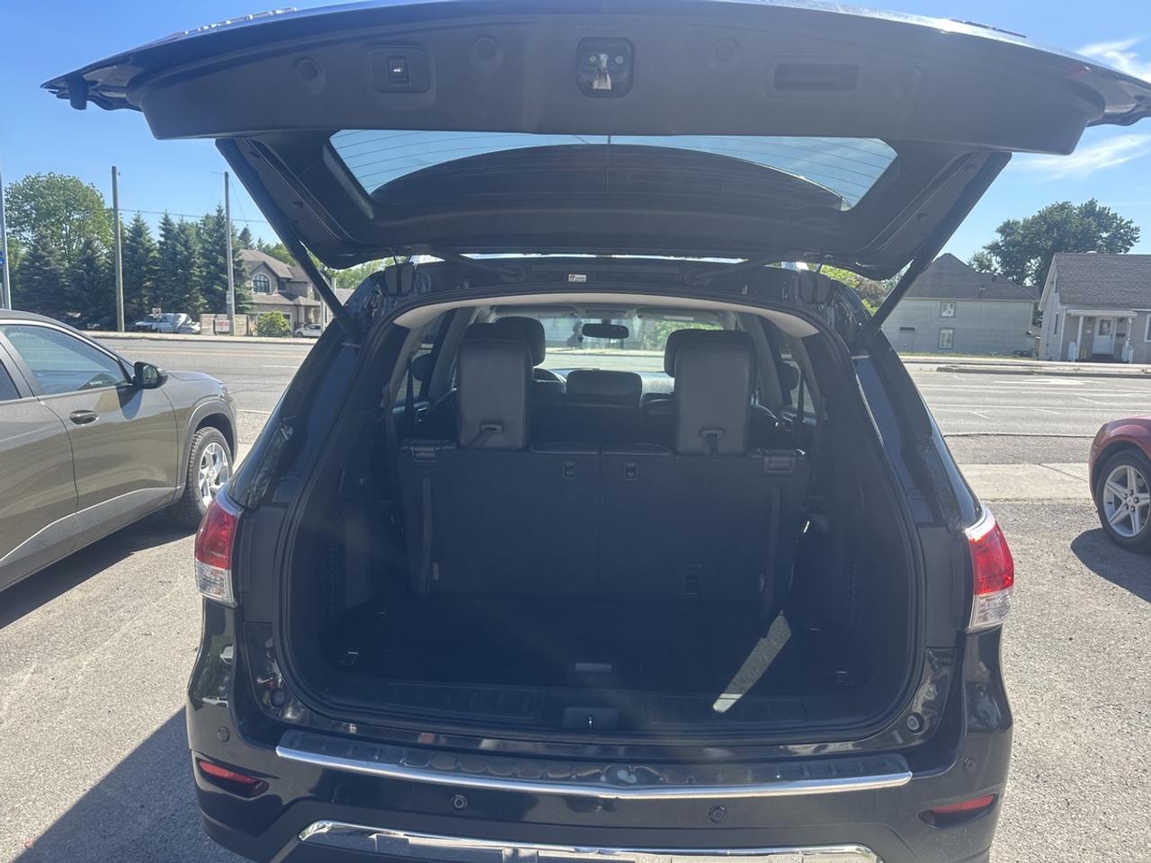 2016 Nissan Pathfinder SL Photo
