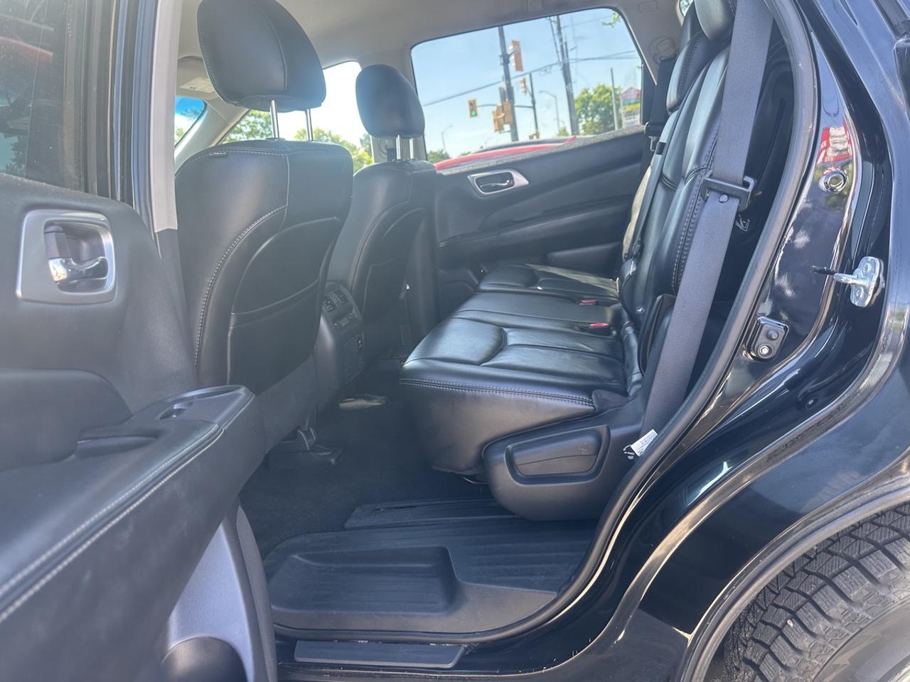 2016 Nissan Pathfinder SL Photo