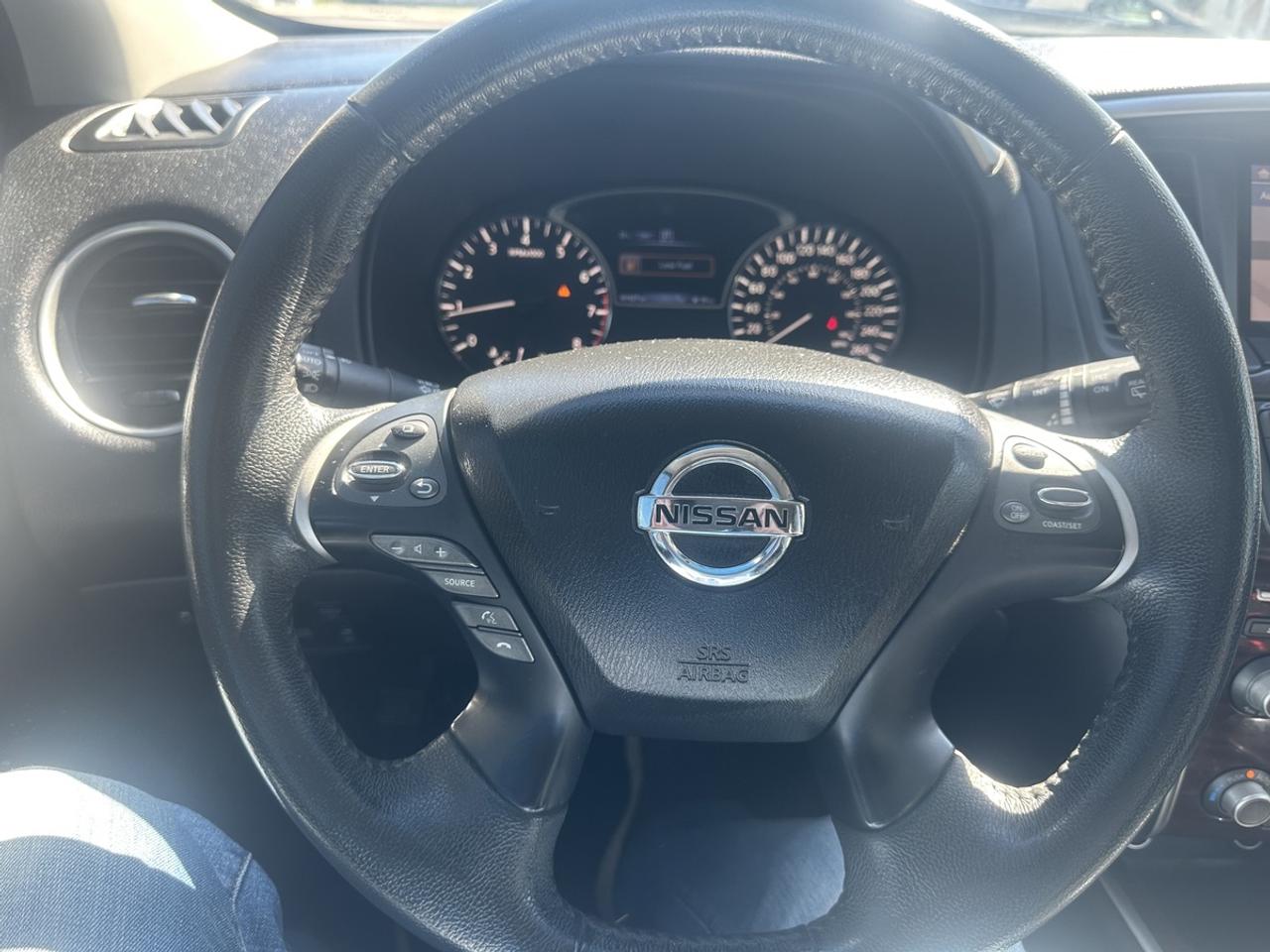 2016 Nissan Pathfinder SL Photo