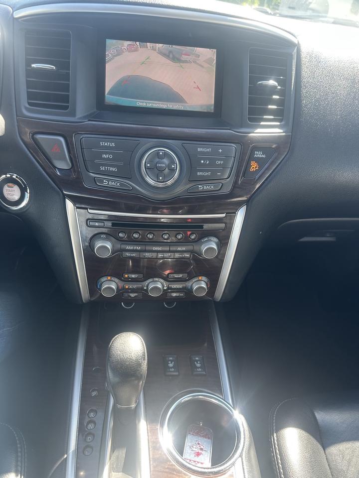 2016 Nissan Pathfinder SL Photo