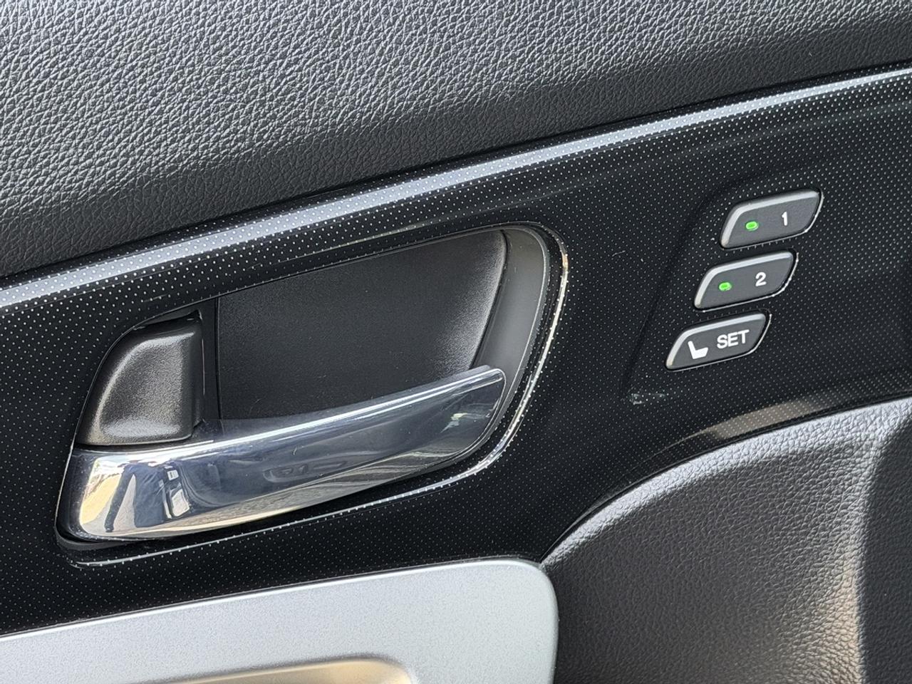 2015 Honda Accord EX-L W/NAVI Photo