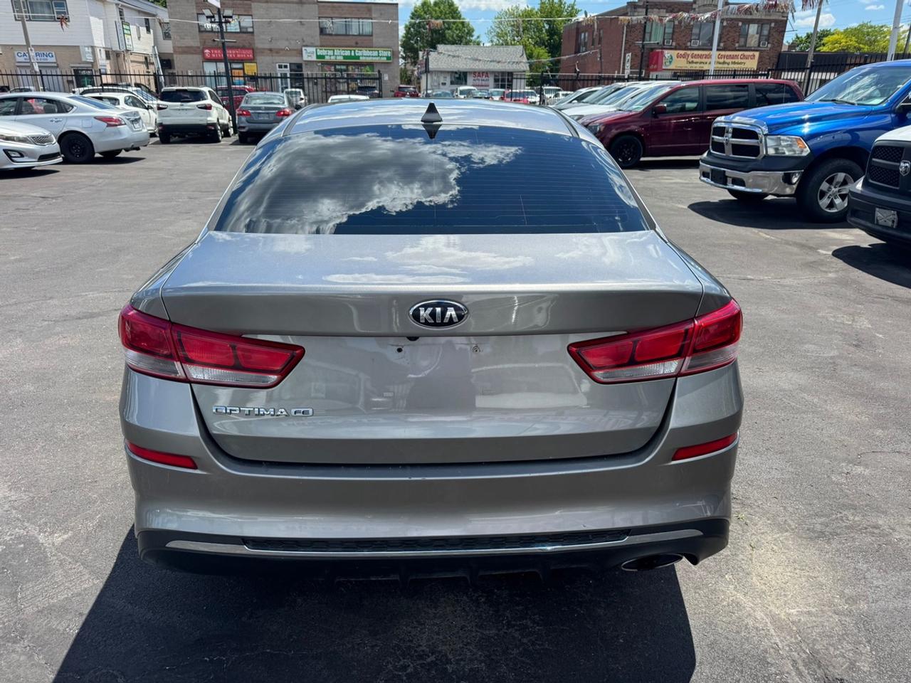 2019 Kia Optima LX Photo4