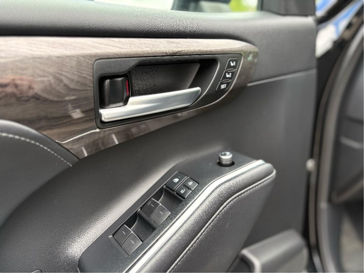 2020 Toyota Highlander Hybrid LIMITED Photo