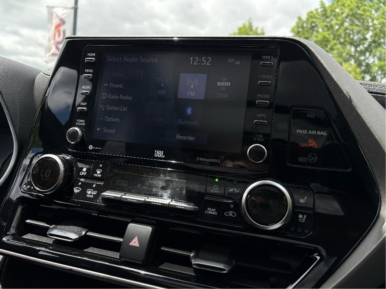 2020 Toyota Highlander Hybrid LIMITED Photo