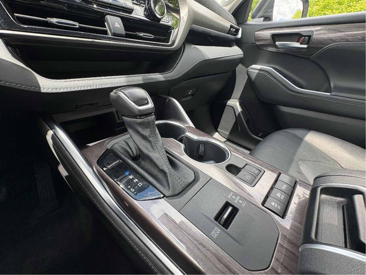 2020 Toyota Highlander Hybrid LIMITED Photo