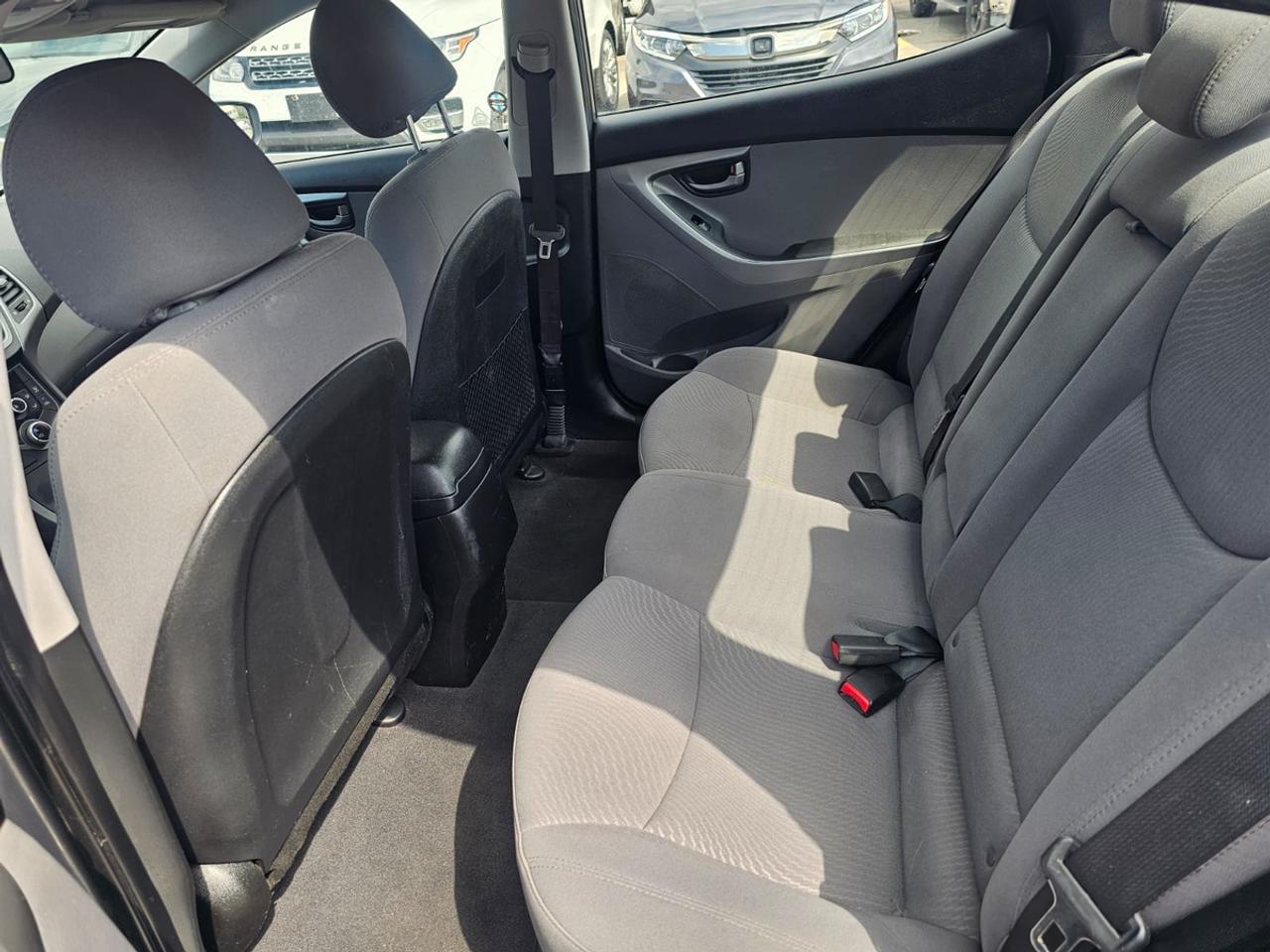 2014 Hyundai Elantra Limited Photo2