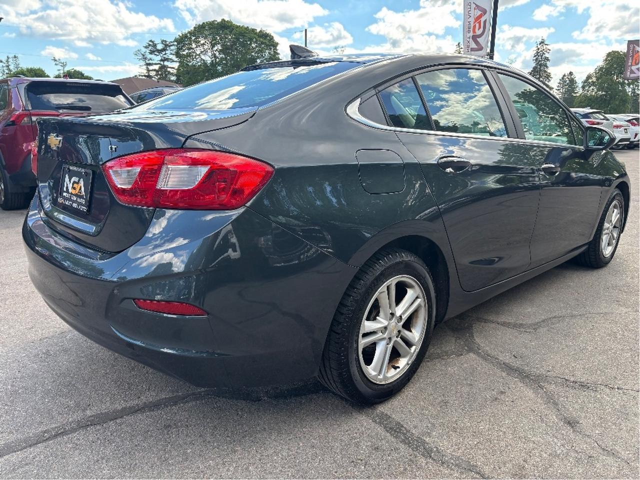 2017 Chevrolet Cruze LT Turbo Photo