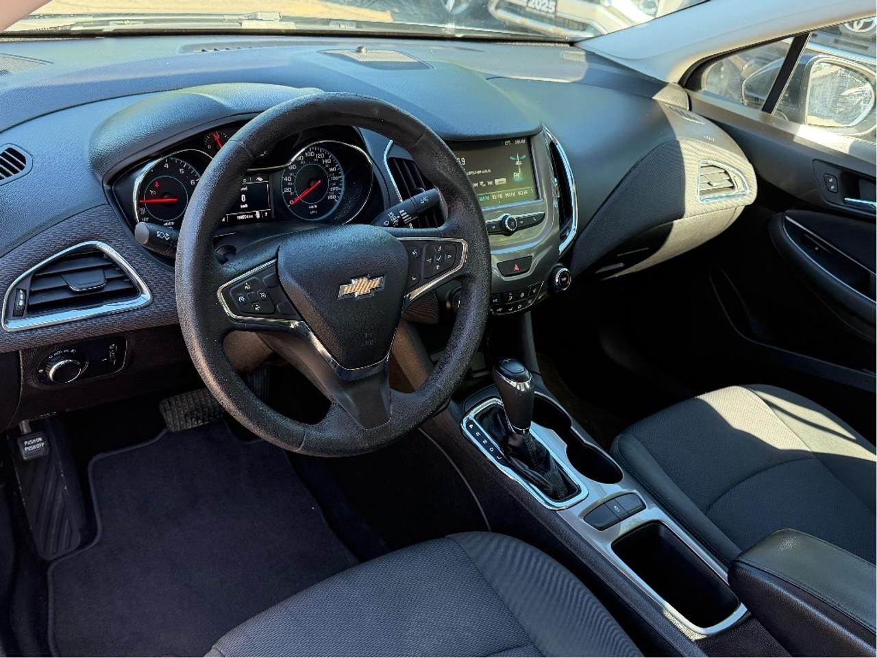 2017 Chevrolet Cruze LT Turbo Photo