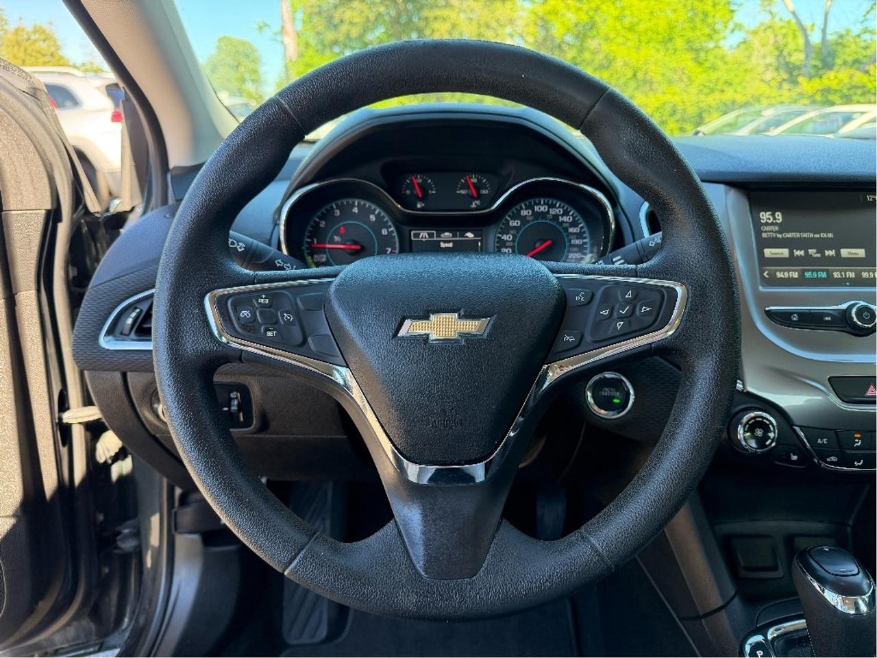 2017 Chevrolet Cruze LT Turbo Photo